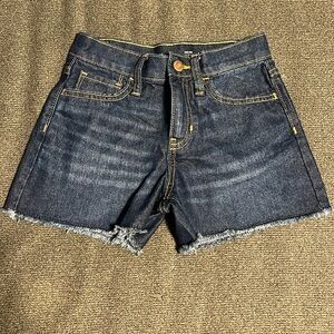 Dark wash jean shorts in size M(8)